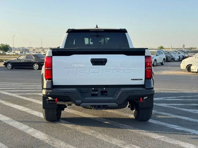 Новый Toyota Tacoma IV, 2.4 л, 2025 в Дубае от World Center Motors FZE Белый цвет. Канадская | AUTO.AE