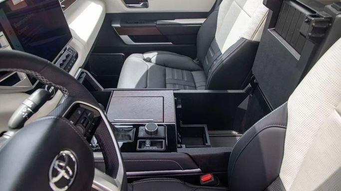 Новый Toyota Tundra III, 3.4 л, 2025 в Дубае от Dresden Motors Черный цвет. Канадская | AUTO.AE