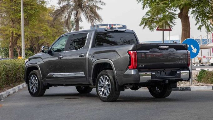 Новый Toyota Tundra III, 3.4 л, 2025 в Дубае от Dresden Motors Черный цвет. Канадская | AUTO.AE