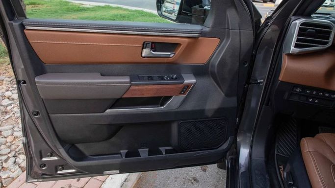 Новый Toyota Tundra III, 3.4 л, 2025 в Дубае от Dresden Motors Черный цвет. Канадская | AUTO.AE