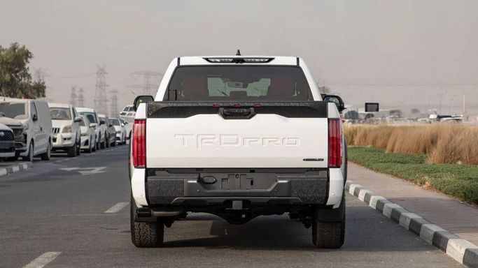 Новый Toyota Tundra III, 3.4 л, 2025 в Дубае от Dresden Motors Белый цвет. Канадская | AUTO.AE
