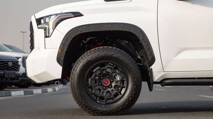 Новый Toyota Tundra III, 3.4 л, 2025 в Дубае от Dresden Motors Белый цвет. Канадская | AUTO.AE