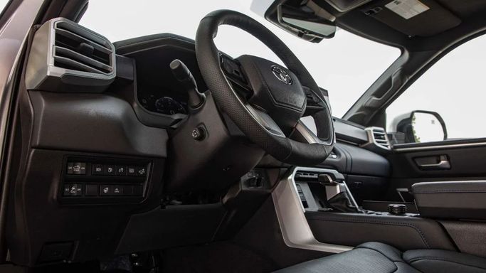 Новый Toyota Tundra III, 3.4 л, 2025 в Дубае от Dresden Motors Серебристый цвет. Канадская | AUTO.AE
