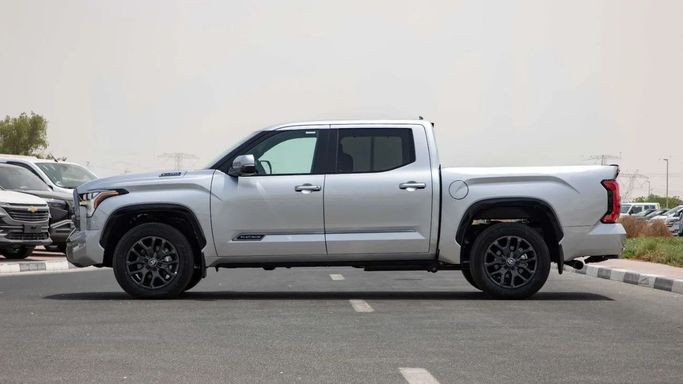 Новый Toyota Tundra III, 3.4 л, 2025 в Дубае от Dresden Motors Серебристый цвет. Канадская | AUTO.AE