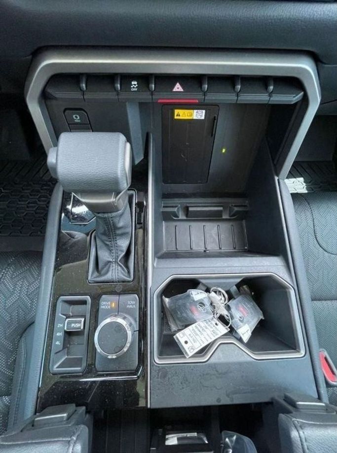 Новый Toyota Tundra III, 3.4 л, 2023 в Дубае от Mohamed Hakim Motors Белый цвет. Other | AUTO.AE