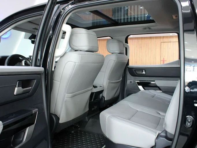 Подержанный Toyota Tundra III, 3.4 л, 2023 в Дубае от Hot Wheel Used Motors Черный цвет. Other | AUTO.AE