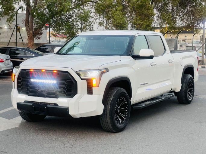 مستعملة Toyota Tundra ثالثاً, 3.4 l, 2024 في في دبي من Shamshad Motors FZCO، اللون أبيض. المواصفات الكندية | AUTO.AE