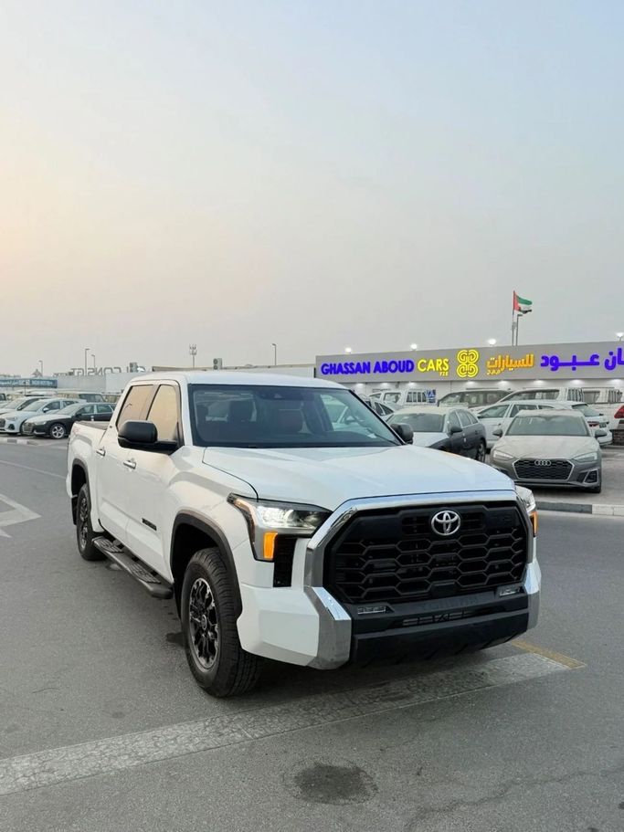 مستعملة Toyota Tundra ثالثاً, 3.4 l, 2024 في في دبي من Shamshad Motors FZCO، اللون أبيض. المواصفات الأمريكية | AUTO.AE