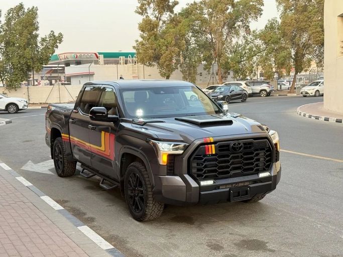 مستعملة Toyota Tundra ثالثاً, 3.4 l, 2022 في في دبي من Shamshad Motors FZCO، اللون رمادي. المواصفات الكندية | AUTO.AE