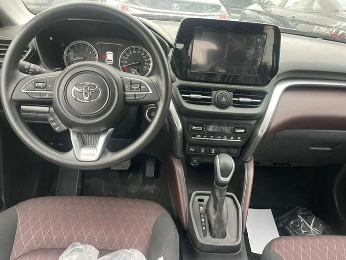 Новый Toyota Urban Cruiser III, 1.5 л, 2023 в Дубае от Mohamed Hakim Motors Коричневый цвет. GCC | AUTO.AE