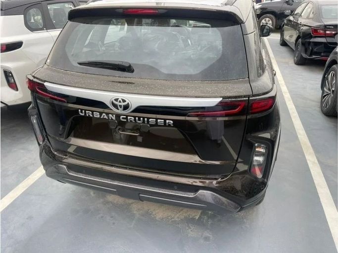 Новый Toyota Urban Cruiser III, 1.5 л, 2023 в Дубае от Mohamed Hakim Motors Коричневый цвет. GCC | AUTO.AE