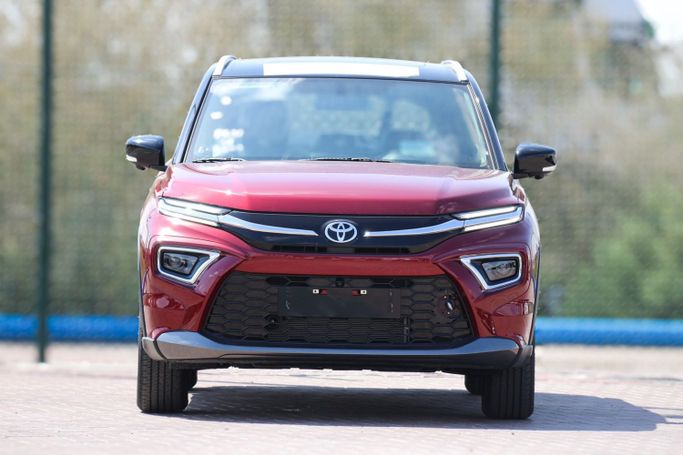 Новый Toyota Urban Cruiser III, 1.5 л, 2023 в Дубае от Atlantic Motors FZCO Красный цвет.  | AUTO.AE