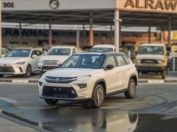 Новый Toyota Urban Cruiser III, 1.5 л, 2025 в Дубае от Al Rawnaq Motors  Белый цвет. GCC | AUTO.AE