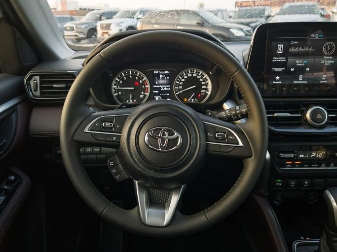 Новый Toyota Urban Cruiser III, 1.5 л, 2025 в Дубае от Al Rawnaq Motors  Белый цвет. GCC | AUTO.AE