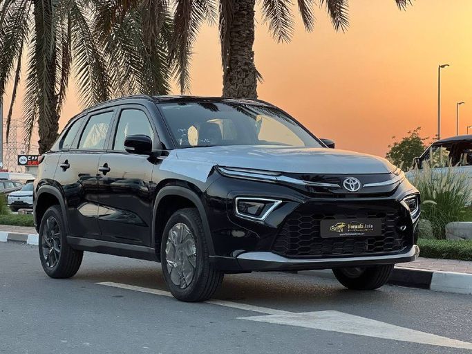 جديدة Toyota Urban Cruiser ثالثاً, 1.5 l, 2024 في في دبي من FORMULA AUTO، اللون أسود.  | AUTO.AE