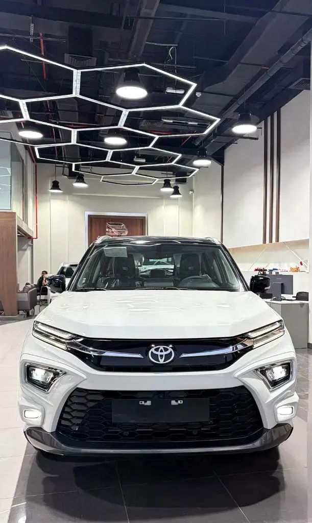 جديدة ⁦Toyota Urban Cruiser ثالثاً، 1.5 l، 2026⁩ في في الإمارات, دبي من BANIYAS CARS SHOWROOM، اللون أبيض. مواصفات الخليج | AUTO.AE | إعلان #286428