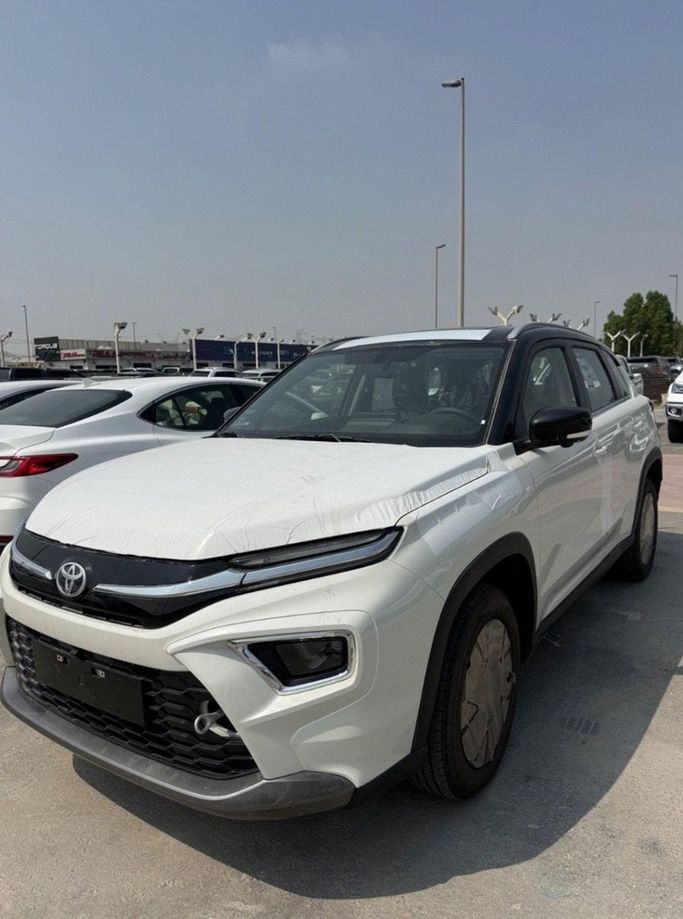 جديدة ⁦Toyota Urban Cruiser ثالثاً، 1.5 l، 2026⁩ في في الإمارات, دبي من Maqbool Motors FZCO، اللون أبيض. مواصفات الخليج | AUTO.AE | إعلان #286492