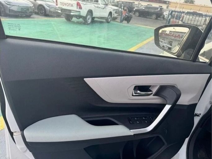 Новый Toyota Veloz, 1.5 л, 2023 в Дубае от Mohamed Hakim Motors Белый цвет. GCC | AUTO.AE