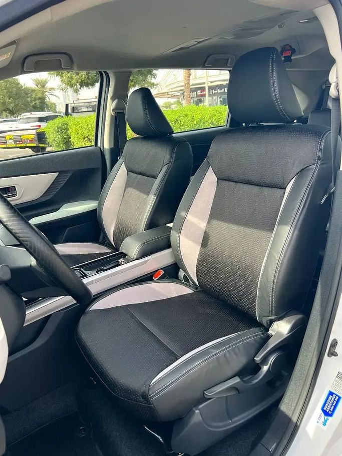 Подержанный Toyota Veloz, 1.5 л, 2024 в Дубае от First Choice Motors Белый цвет. GCC | AUTO.AE