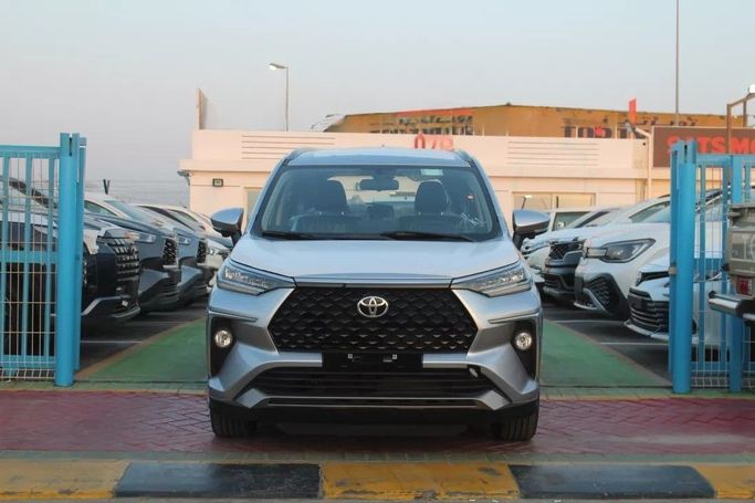 جديدة Toyota Veloz, 1.5 l, 2023 في في دبي من AL BAHAR MOTORS FZE، اللون فضي.  | AUTO.AE