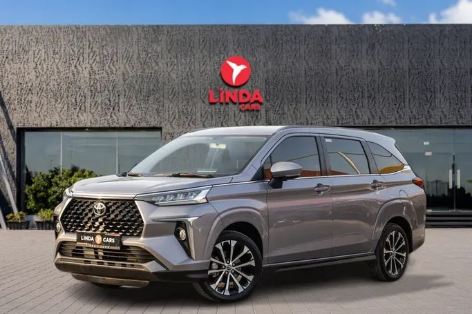 Подержанный Toyota Veloz, 1.5 л, 2025 в Дубае от Linda Cars Серебристый цвет. GCC | AUTO.AE | Объявление #270400