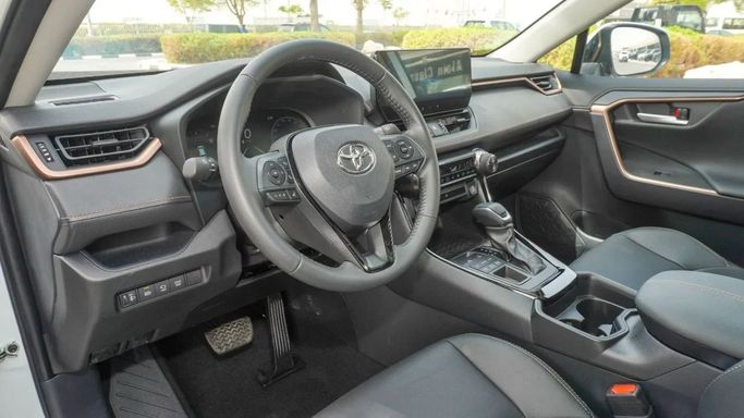 Новый Toyota Wildlander, 2.0 л, 2025 в Дубае от Laith Alobaidi Motors Белый цвет. Китайская | AUTO.AE