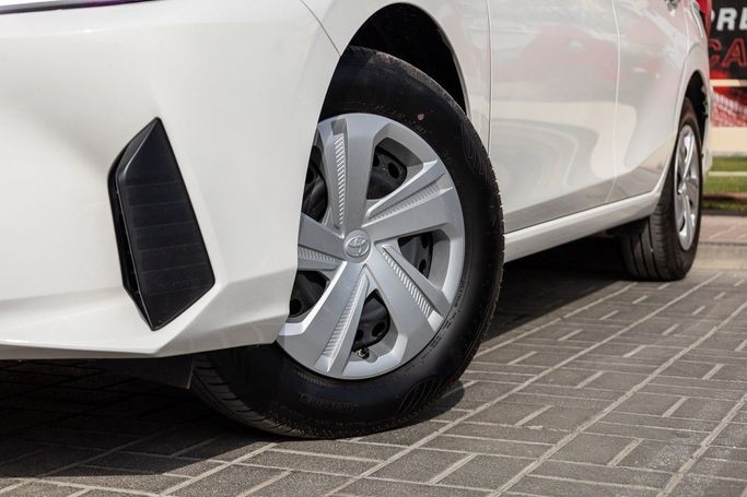 New Toyota Yaris XP150 Facelift, 1.5 l, 2025 in Dubai by Linda Cars, White color. GCC Specs | AUTO.AE