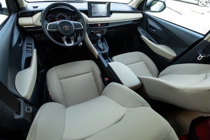 New Toyota Yaris XP150 Facelift, 1.5 l, 2025 in Dubai by Linda Cars, White color. GCC Specs | AUTO.AE