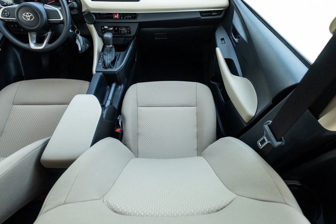 New Toyota Yaris XP150 Facelift, 1.5 l, 2025 in Dubai by Linda Cars, White color. GCC Specs | AUTO.AE