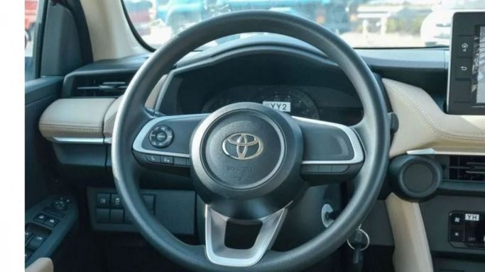 New Toyota Yaris IV, 1.5 l, 2025 in Dubai by Mohamed Hakim Motors, Orange color. GCC Specs | AUTO.AE