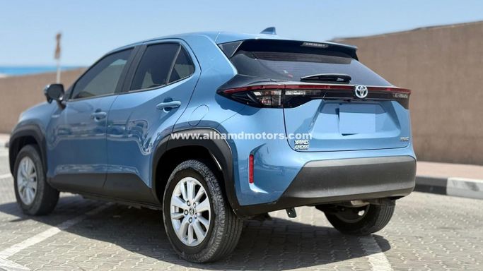 Подержанный Toyota Yaris XP150 Рестайлинг, 1.5 л, 2021 в Дубае от Alhamd Motors Синий цвет. Other | AUTO.AE