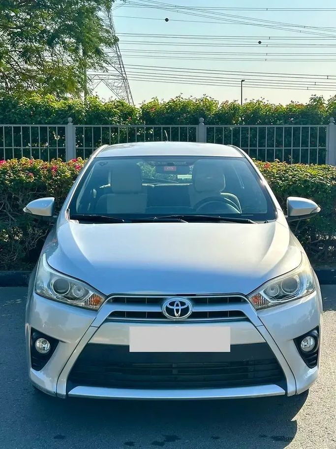 Used Toyota Yaris III Facelift, 1.5 l, 2016 in Dubai by Verified Hub Used Automobile Trading LLC, Silver color. GCC Specs | AUTO.AE