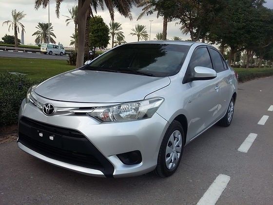 Подержанный Toyota Yaris XP150 Рестайлинг, 1.5 л, 2016 в Дубае от DEVA CARS Серебристый цвет. GCC | AUTO.AE