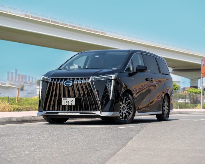 Trumpchi (GAC) E9 I, 2023 минивэн  класса в Дубае от One by One Car Rental - Angelyn черный цвет | AUTO.AE