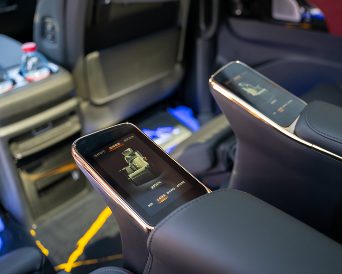 Trumpchi (GAC) E9 I, 2023 минивэн  класса в Дубае от One by One Car Rental - Angelyn черный цвет | AUTO.AE