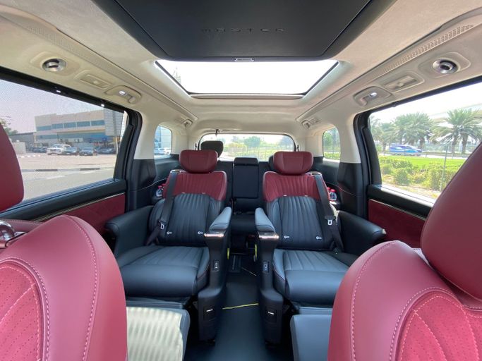 Trumpchi (GAC) E9 I, 2023 минивэн  класса в Дубае от One by One Car Rental - Angelyn черный цвет | AUTO.AE