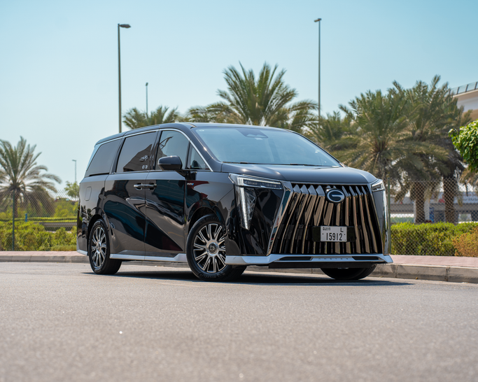 Trumpchi (GAC) E9 I, 2023 минивэн  класса в Дубае от One by One Car Rental - Angelyn черный цвет | AUTO.AE