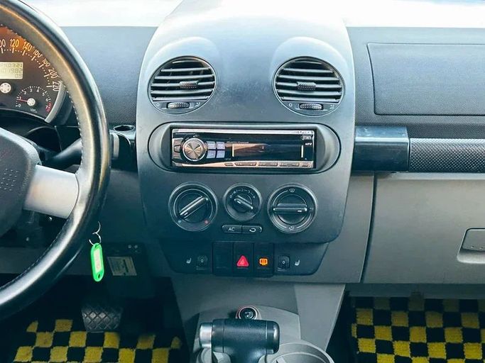 Подержанный Volkswagen Beetle I (A4), 2.0 л, 2001 в Дубае от Mirza Automobile FZE Желтый цвет. Японская | AUTO.AE