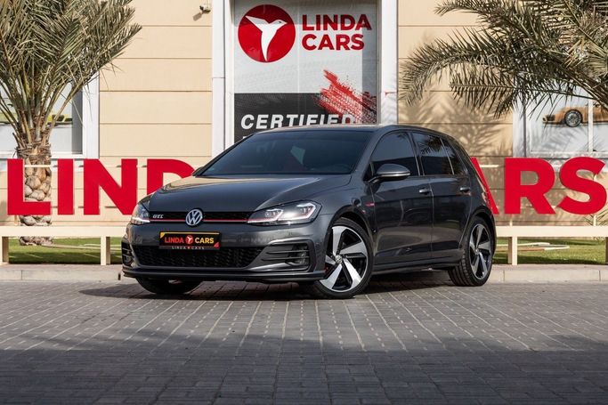 Подержанный Volkswagen Golf GTI VII Рестайлинг, 2.0 л, 2019 в Дубае от Linda Cars Серый цвет. GCC | AUTO.AE