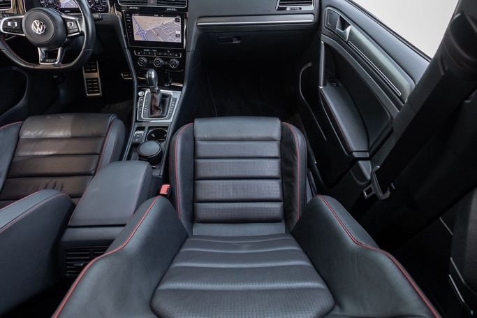 Подержанный Volkswagen Golf GTI VII Рестайлинг, 2.0 л, 2019 в Дубае от Linda Cars Серый цвет. GCC | AUTO.AE