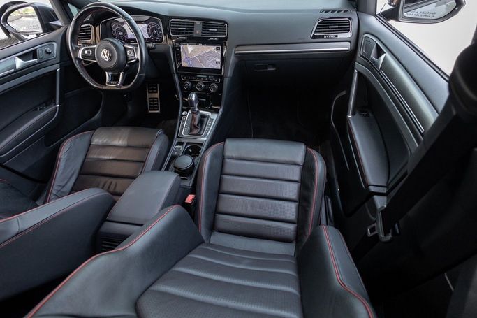 Подержанный Volkswagen Golf GTI VII Рестайлинг, 2.0 л, 2019 в Дубае от Linda Cars Серый цвет. GCC | AUTO.AE