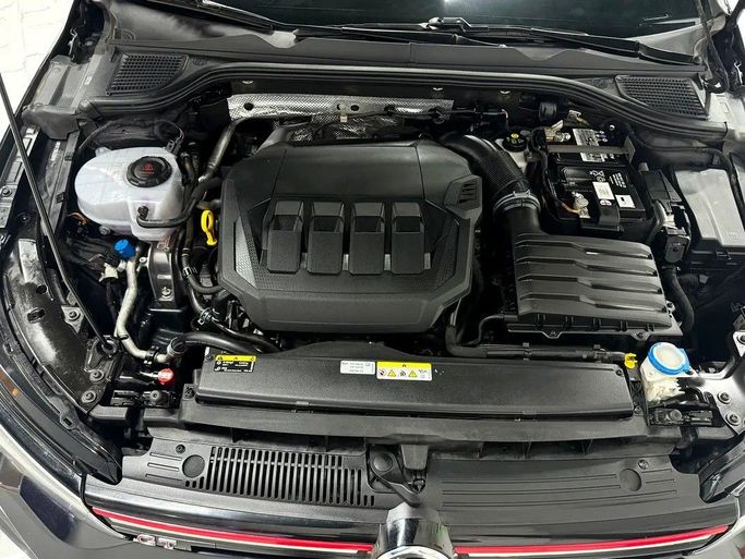 Подержанный Volkswagen Golf GTI GTI Clubsport VIII, 2.0 л, 2022 в Дубае от F1 Motors Черный цвет. GCC | AUTO.AE