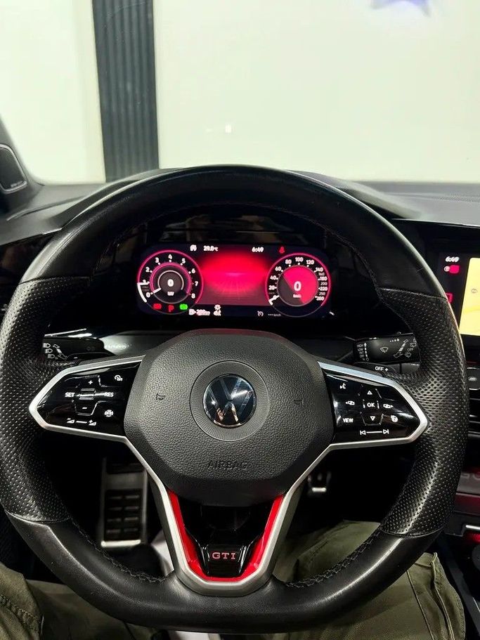 Подержанный Volkswagen Golf GTI GTI Clubsport VIII, 2.0 л, 2022 в Дубае от F1 Motors Черный цвет. GCC | AUTO.AE