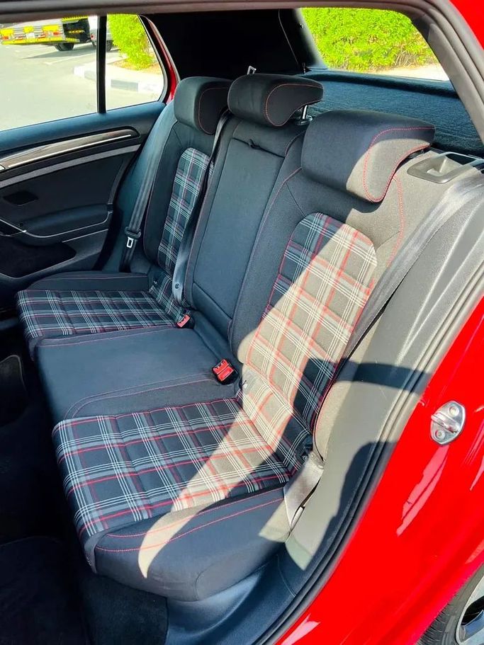 Подержанный Volkswagen Golf GTI GTI Clubsport VII, 2.0 л, 2016 в Дубае от First Choice Motors Красный цвет. GCC | AUTO.AE
