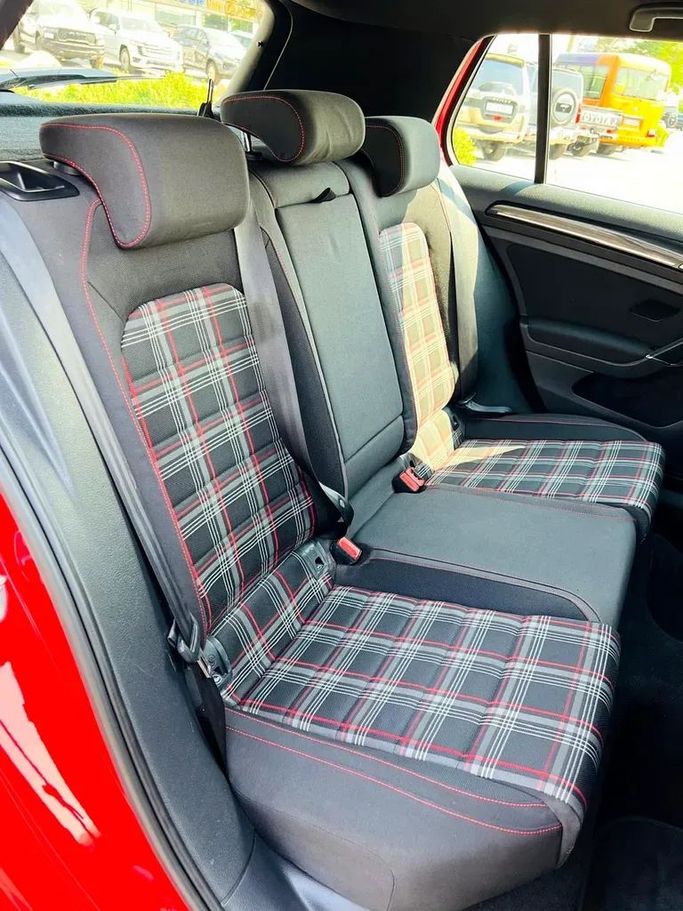 Подержанный Volkswagen Golf GTI GTI Clubsport VII, 2.0 л, 2016 в Дубае от First Choice Motors Красный цвет. GCC | AUTO.AE