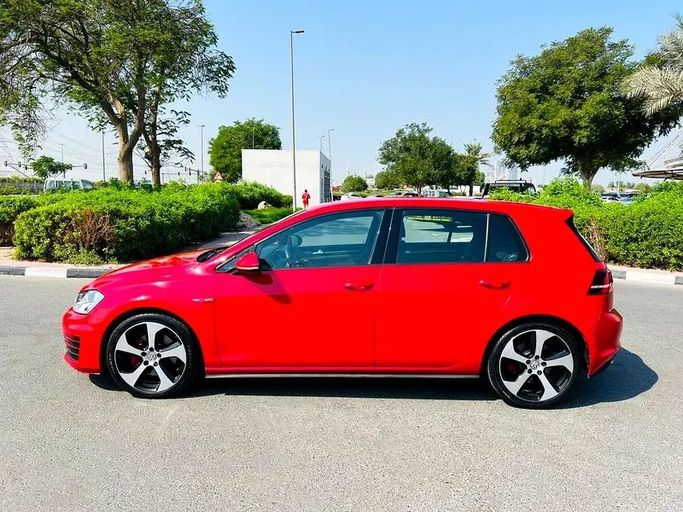 Подержанный Volkswagen Golf GTI GTI Clubsport VII, 2.0 л, 2016 в Дубае от First Choice Motors Красный цвет. GCC | AUTO.AE