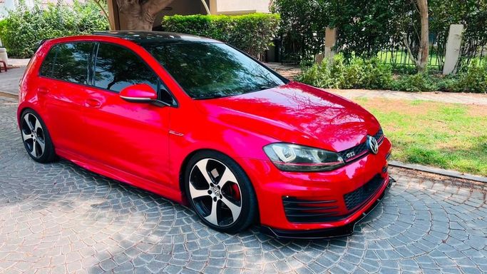 مستعملة Volkswagen Golf GTI سابعاً, 2.0 l, 2014 في في الإمارات, دبي من SYARTI CAR TRADING، اللون أحمر. مواصفات الخليج | AUTO.AE | إعلان #274698