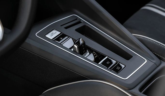 Новый Volkswagen Golf R VIII, 2.0 л, 2024 в Дубае от Altass Motors Белый цвет. Other | AUTO.AE