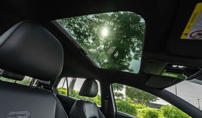 Новый Volkswagen Golf R VIII, 2.0 л, 2024 в Дубае от Altass Motors Белый цвет. Other | AUTO.AE