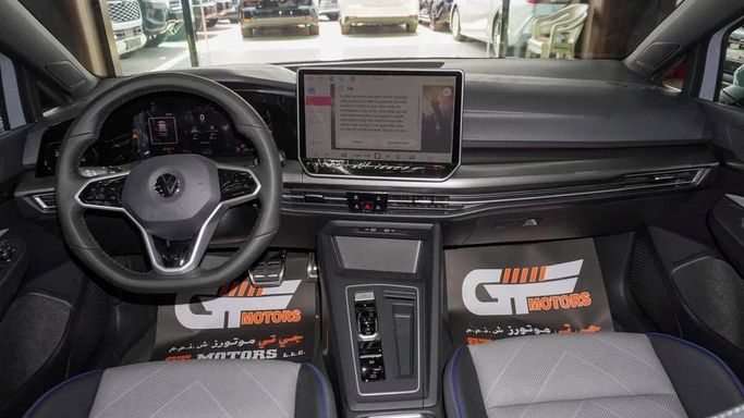 Новый Volkswagen Golf R VIII, 2.0 л, 2025 в Дубае от Najem Motors Серый цвет. Китайская | AUTO.AE